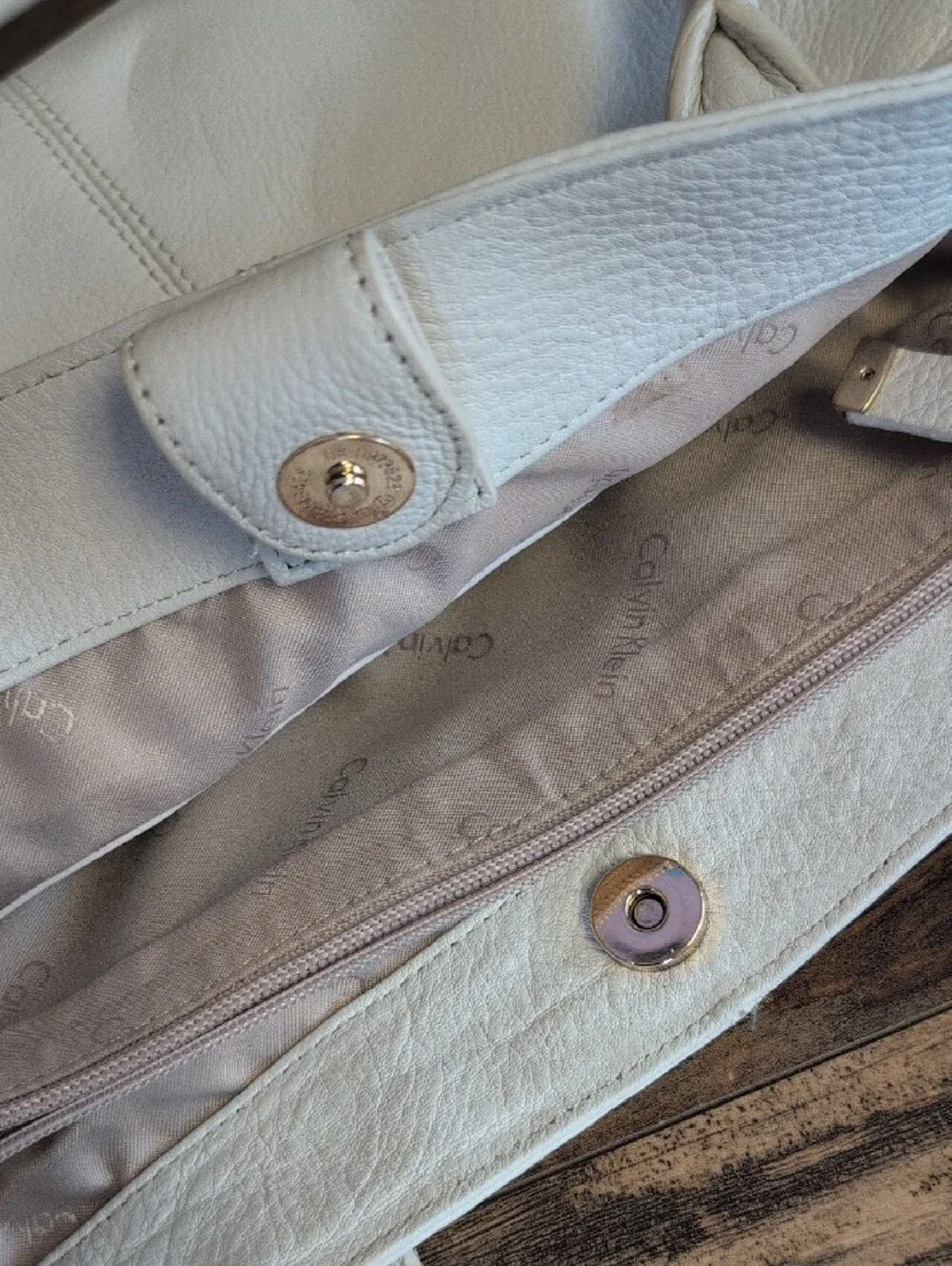 Calvin Klein White Structured Satchel with Gold Hardware       M472